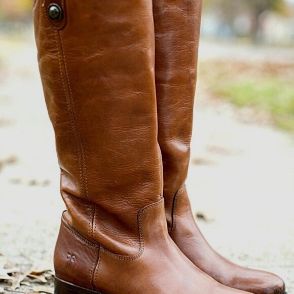 Women’s Frye Melissa 2 Button 7 Wide Calf Riding Boots with original box. - Picture 1 of 10